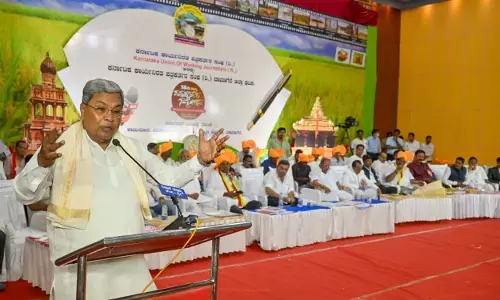 ಮೌಡ್ಯ, ಕಂದಾಚಾರ, ಕರ್ಮ ಸಿದ್ಧಾಂತವನ್ನು ಪತ್ರಕರ್ತರು ತಿರಸ್ಕರಿಸಿ ಜನರಿಗೆ ಸತ್ಯ ಹೇಳುವ ಧೈರ್ಯ ಬೆಳೆಸಿಕೊಳ್ಳಬೇಕು:  ಸಿದ್ದರಾಮಯ್ಯ