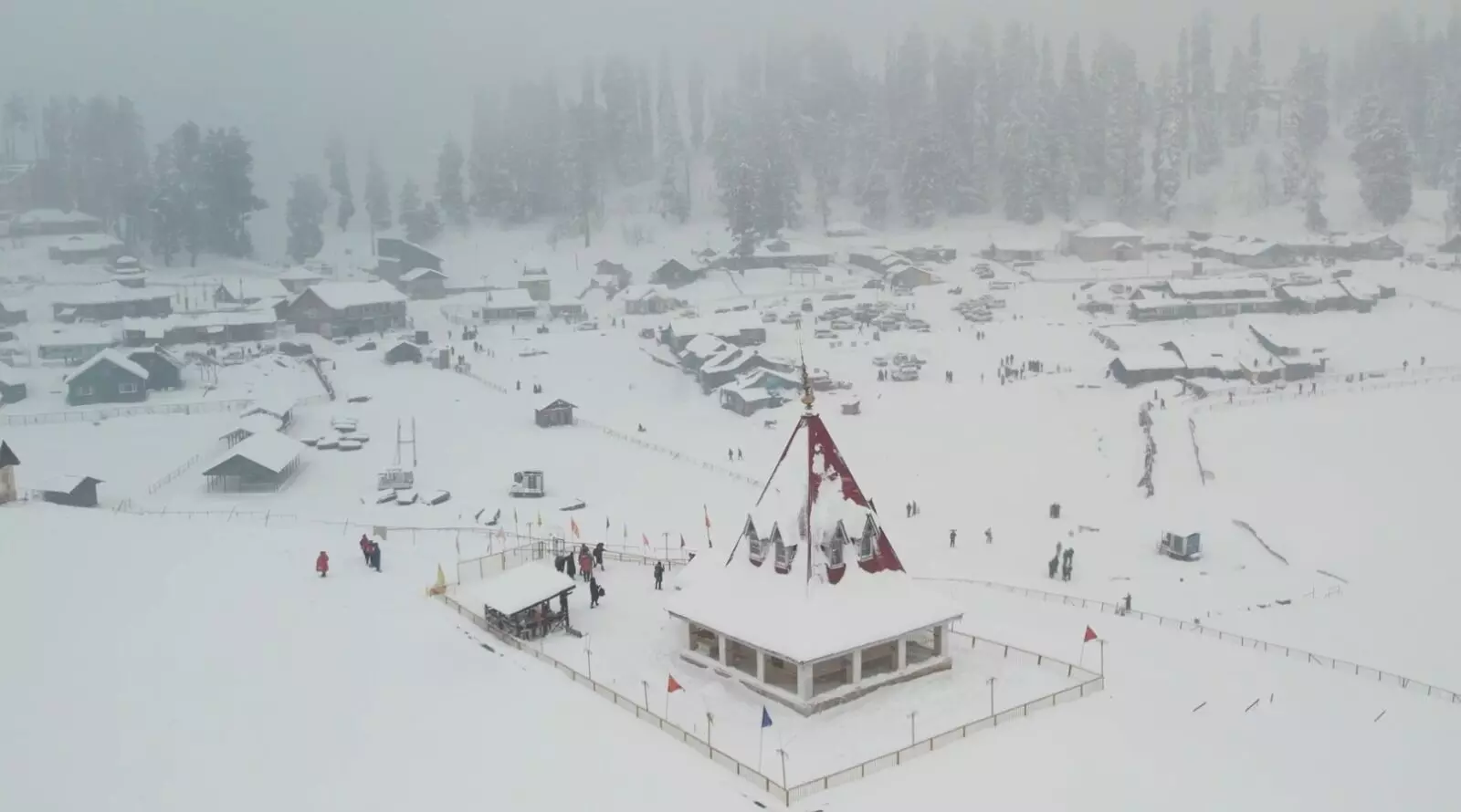 ಡ್ರೋನ್ ನಲ್ಲಿ ಸೆರೆಯಾದ ಕಾಶ್ಮೀರದ ಗುಲ್ ಮಾರ್ಗ್ನ ರುದ್ರರಮಣೀಯ ಚಳಿಗಾಲ ಡ್ರೋನ್ ನಲ್ಲಿ ಸೆರೆಯಾದ ಕಾಶ್ಮೀರದ ಗುಲ್ ಮಾರ್ಗ್ನ ರುದ್ರರಮಣೀಯ ಚಳಿಗಾಲ