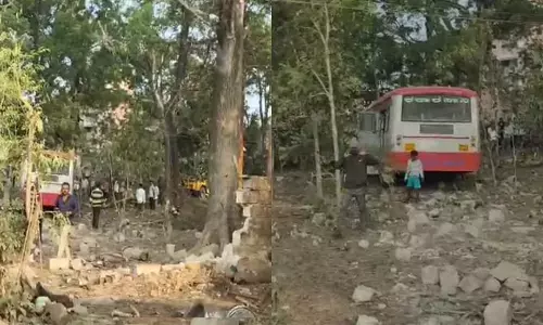 ಹಾಸನ |  ಚಾಲಕನ ನಿಯಂತ್ರಣ‌ ತಪ್ಪಿ ಮನೆಯಂಗಳಕ್ಕೆ ನುಗ್ಗಿದ ಬಸ್ : ಓರ್ವ ಸಾವು , 15 ಮಂದಿಗೆ ಗಾಯ