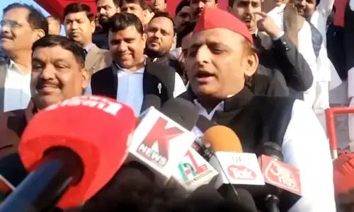 “ಎಲ್ಲಾ ಪುರುಷ ವರದಿಗಾರರಿದ್ದೀರಿ, ಮಹಿಳಾ ವರದಿಗಾರರಿಲ್ಲವೇ?”: ಅಖಿಲೇಶ್ ಯಾದವ್ ಪ್ರಶ್ನೆ