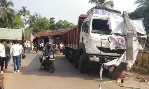 ಬೆಳ್ತಂಗಡಿ: ಬಸ್ಸಿಗಾಗಿ ಕಾಯುತ್ತಿದ್ದವರಿಗೆ ಲಾರಿ ಢಿಕ್ಕಿ; ಇಬ್ಬರು ಸ್ಥಳದಲ್ಲೇ ಮೃತ್ಯು