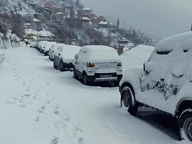 ಹಿಮಾಚಲಪ್ರದೇಶ | ಮುಂದುವರಿದ ಹಿಮ, ಮಳೆ ; 4 ರಾಷ್ಟ್ರೀಯ ಹೆದ್ದಾರಿ ಸಹಿತ 645 ರಸ್ತೆಗಳಲ್ಲಿ ಸಂಚಾರ ರದ್ದು
