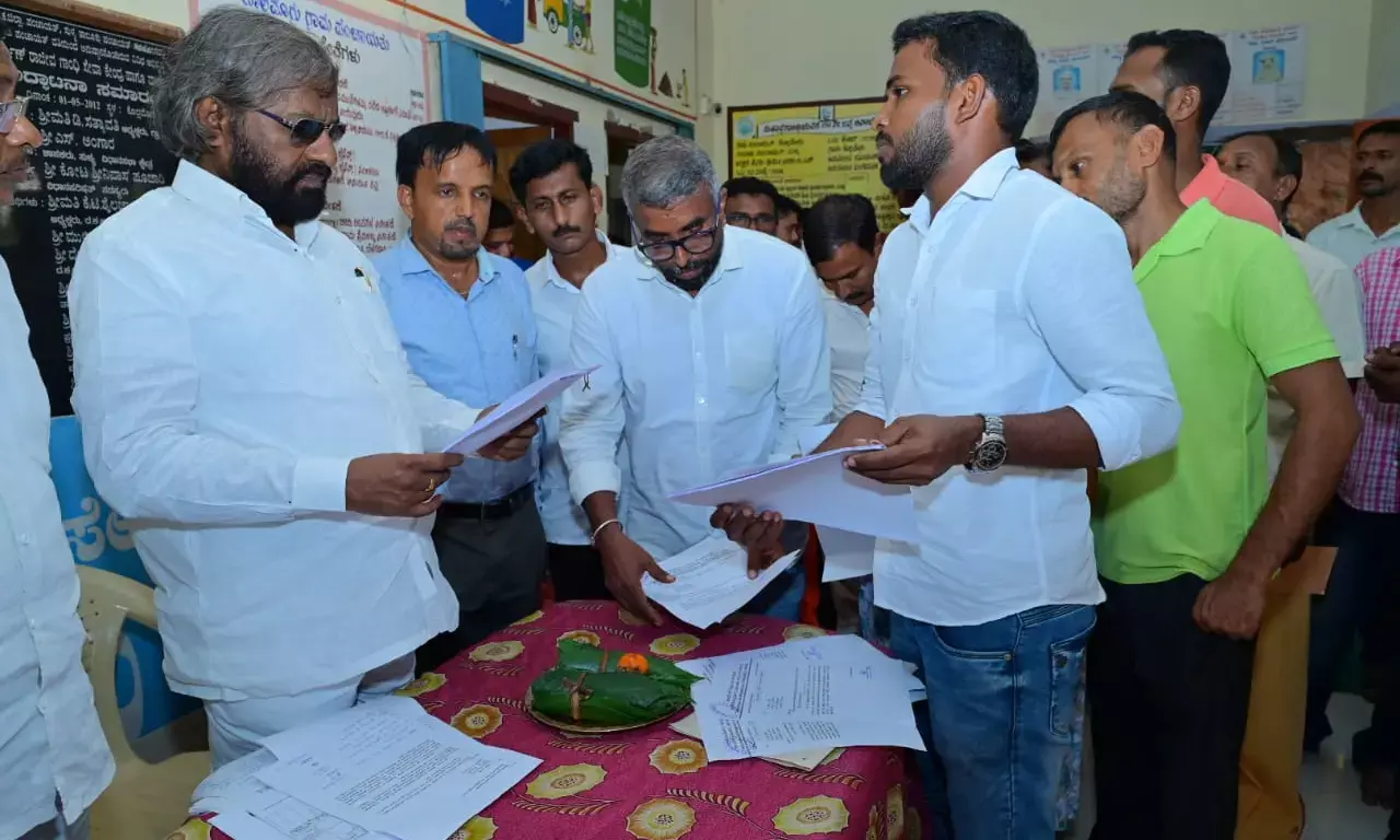 ಕೊಲ್ಲಮೊಗ್ರ: ಅರಣ್ಯ ಸಚಿವ ಈಶ್ವರ ಖಂಡ್ರೆ ಭೇಟಿ-ಗ್ರಾಮಸ್ಥರಿಂದ ಅಹವಾಲು ಸ್ವೀಕಾರ