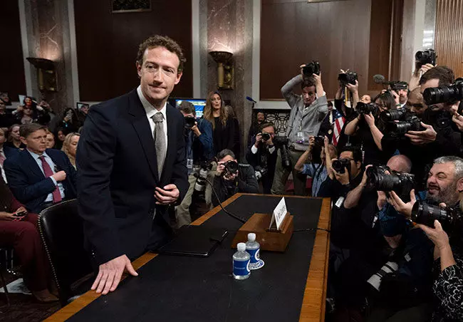 “ನಿಮ್ಮ ಕೈಗಳಲ್ಲಿ ರಕ್ತವಿದೆ”: ಮೆಟಾ ಸಿಇಒ ಮಾರ್ಕ್‌ ಝುಕರ್ ಬರ್ಗ್‌ ವಿರುದ್ಧ ಸೆನೆಟರ್‌ ಲಿಂಡ್ಸೆ ಗ್ರಹಾಂ ಆಕ್ರೋಶ