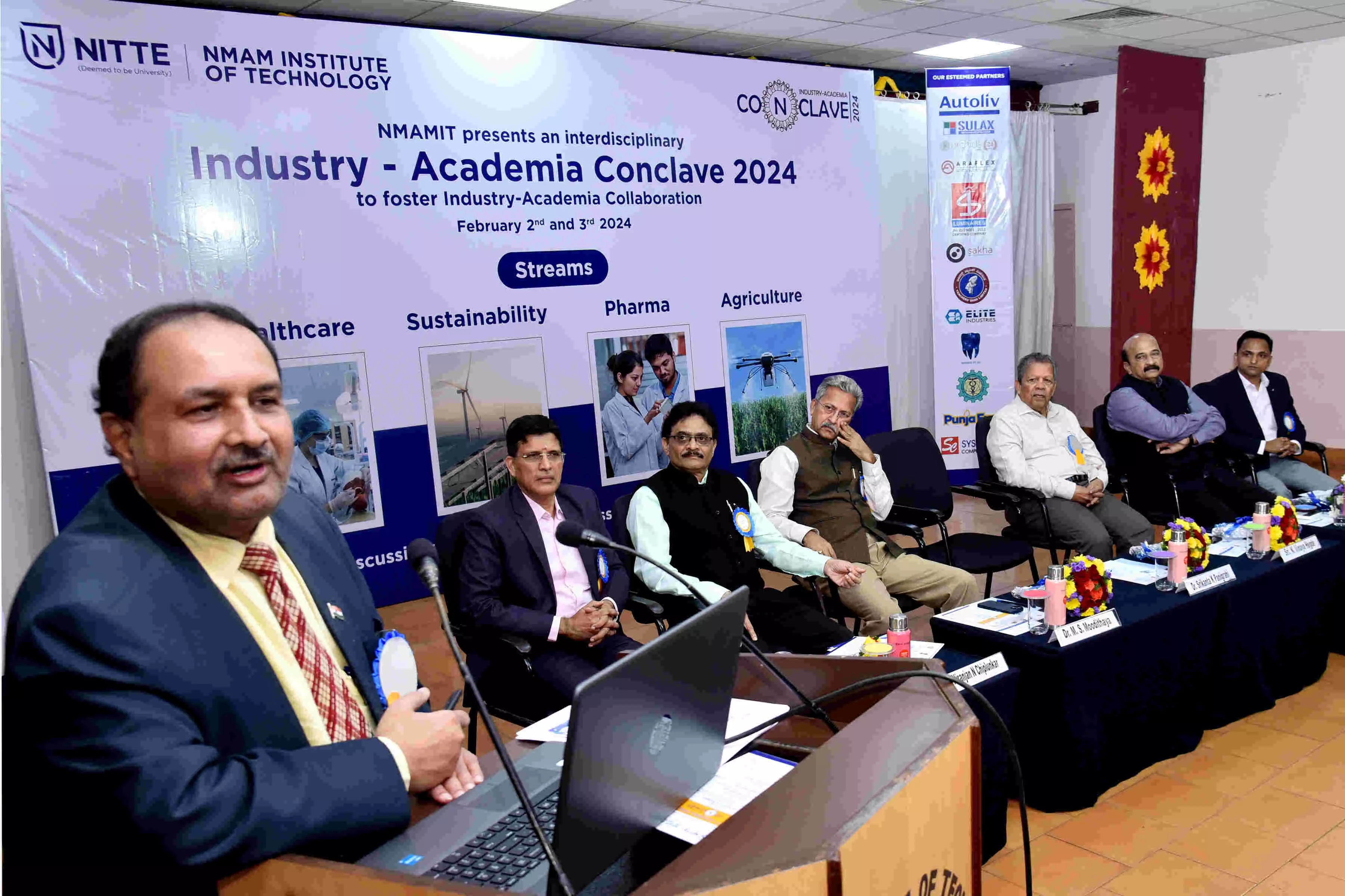 ಕಾರ್ಕಳ: ನಿಟ್ಟೆ ಮಹಾಲಿಂಗ ಅಡ್ಯಂತಾಯ ಸ್ಮಾರಕ ತಾಂತ್ರಿಕ ಮಹಾವಿದ್ಯಾಲಯದ ಉದ್ಯಮ-ಶೈಕ್ಷಣಿಕ ಸಮಾವೇಶ 2024 ಕಾರ್ಕಳ: ನಿಟ್ಟೆ ಮಹಾಲಿಂಗ ಅಡ್ಯಂತಾಯ ಸ್ಮಾರಕ ತಾಂತ್ರಿಕ ಮಹಾವಿದ್ಯಾಲಯದ ಉದ್ಯಮ-ಶೈಕ್ಷಣಿಕ ಸಮಾವೇಶ 2024