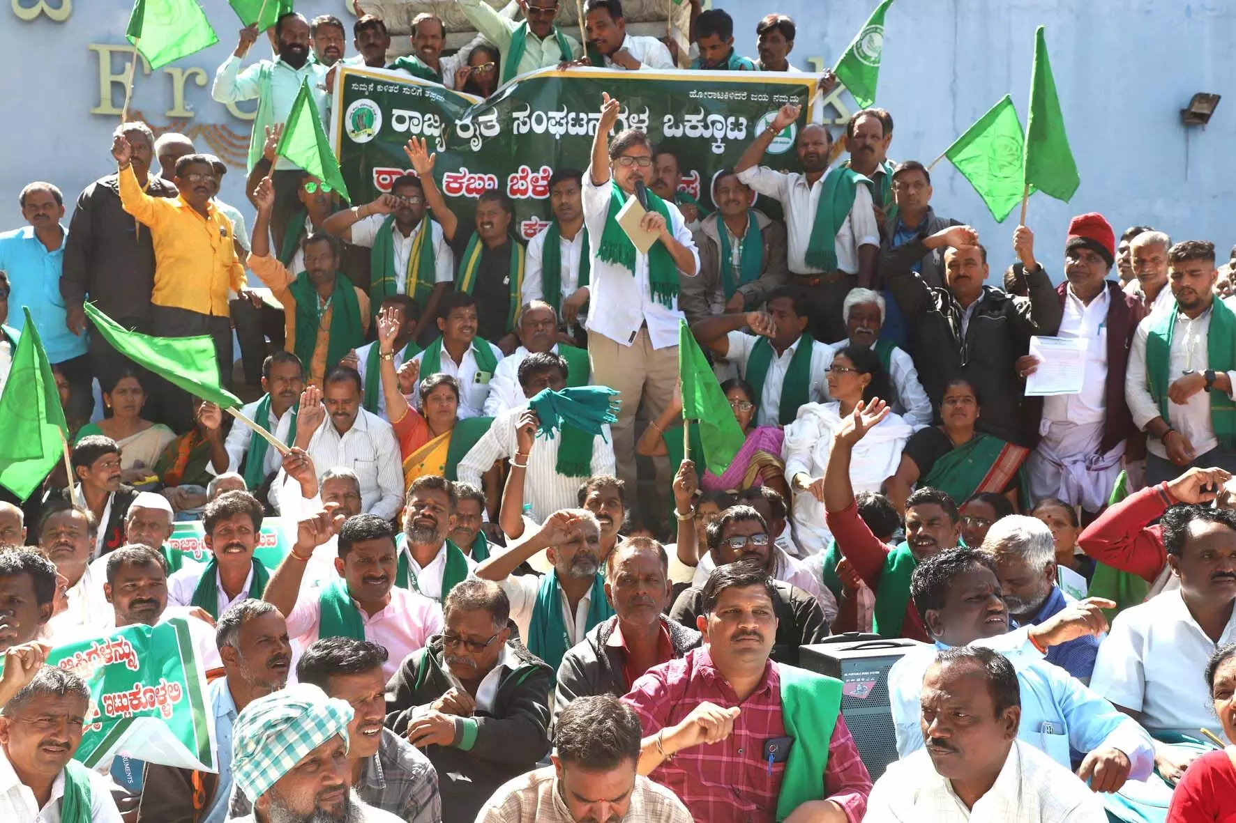 ತೆಲಂಗಾಣ ಸರಕಾರದ ಮಾದರಿಯಲ್ಲಿ ರಾಜ್ಯದ ರೈತರ ಸಾಲ ಮನ್ನಾ ಮಾಡಿ: ಕುರುಬೂರು ಶಾಂತಕುಮಾರ್ ತೆಲಂಗಾಣ ಸರಕಾರದ ಮಾದರಿಯಲ್ಲಿ ರಾಜ್ಯದ ರೈತರ ಸಾಲ ಮನ್ನಾ ಮಾಡಿ: ಕುರುಬೂರು ಶಾಂತಕುಮಾರ್