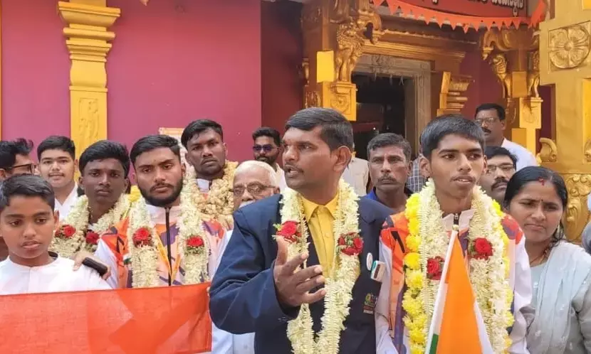 ಭಟ್ಕಳ: ಕರಾಟೆಯಲ್ಲಿ ಚಿನ್ನದ ಪದಕ; ವಿದ್ಯಾರ್ಥಿಗಳಿಗೆ ಅದ್ದೂರಿ ಸ್ವಾಗತ