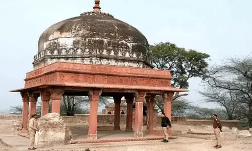 600 ವರ್ಷಗಳಷ್ಟು ಪುರಾತನವಾದ ದರ್ಗಾವನ್ನು ಹಿಂದೂಗಳಿಗೆ ಸ್ಥಳಾಂತರಿಸುವಂತೆ ಮುಸ್ಲಿಮರಿಗೆ ಸೂಚಿಸಿದ ಉತ್ತರ ಪ್ರದೇಶ ನ್ಯಾಯಾಲಯ