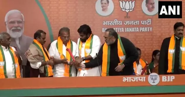 ತಮಿಳುನಾಡು: ಎಐಎಡಿಎಂಕೆಯ 15 ಮಾಜಿ ಶಾಸಕರು, ಸಂಸದರು ಬಿಜೆಪಿಗೆ ಸೇರ್ಪಡೆ