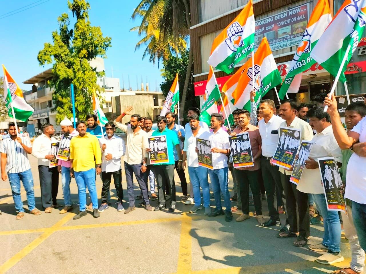 ಸಂಸದ ಬಿ.ವೈ ರಾಘವೇಂದ್ರ ನಿವಾಸಕ್ಕೆ ಮುತ್ತಿಗೆಗೆ ಯತ್ನ: 50ಕ್ಕೂ ಹೆಚ್ಚು ಯುವ ಕಾಂಗ್ರೆಸ್ ಕಾರ್ಯಕರ್ತರು ಪೊಲೀಸ್ ವಶಕ್ಕೆ