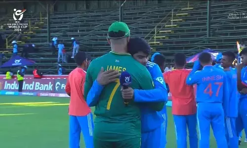 19 ವರ್ಷದೊಳಗಿನವರ ಕ್ರಿಕೆಟ್‌ ಪಂದ್ಯದಲ್ಲಿ ಸೋತ ದ. ಆಫ್ರಿಕಾ ತಂಡದವರನ್ನು   ಸಂತೈಸಿ ಕ್ರಿಕೆಟ್ ಪ್ರೇಮಿಗಳ ಮನ ಗೆದ್ದ ಭಾರತ ತಂಡದ ನಾಯಕ