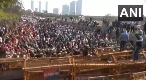 ಸಂಸತ್ತಿನತ್ತ ರೈತರ ಪ್ರತಿಭಟನಾ ಮೆರವಣಿಗೆಗೆ ನೊಯ್ಡಾದಲ್ಲಿ ಪೊಲೀಸರಿಂದ ತಡೆ