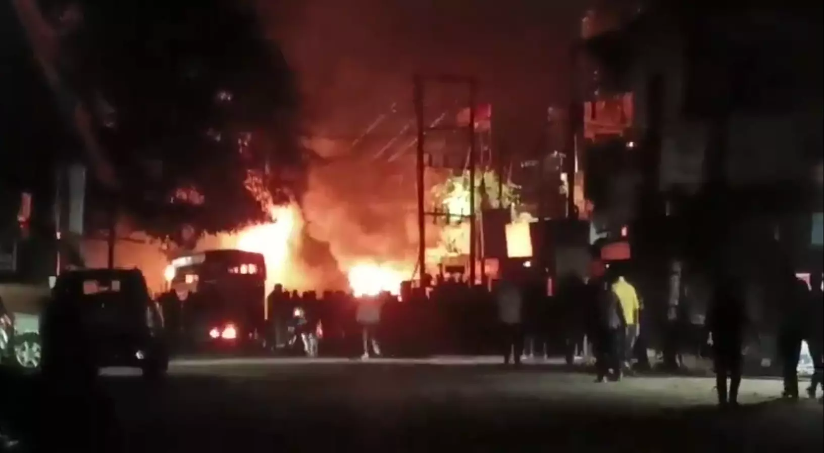 ಉತ್ತರಾಖಂಡ ಹಿಂಸಾಚಾರ ; ಕಂಡಲ್ಲಿ ಗುಂಡಿಕ್ಕಲು ಆದೇಶ ಉತ್ತರಾಖಂಡ ಹಿಂಸಾಚಾರ ; ಕಂಡಲ್ಲಿ ಗುಂಡಿಕ್ಕಲು ಆದೇಶ