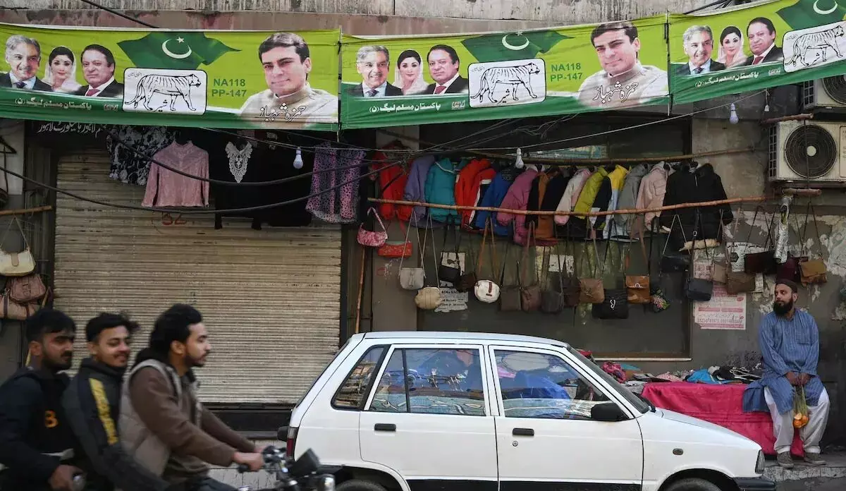 ಹಿಂಸಾಚಾರದ ನಡುವೆ ಪಾಕಿಸ್ತಾನದಲ್ಲಿ ಮತದಾನ ಅಂತ್ಯ ಹಿಂಸಾಚಾರದ ನಡುವೆ ಪಾಕಿಸ್ತಾನದಲ್ಲಿ ಮತದಾನ ಅಂತ್ಯ