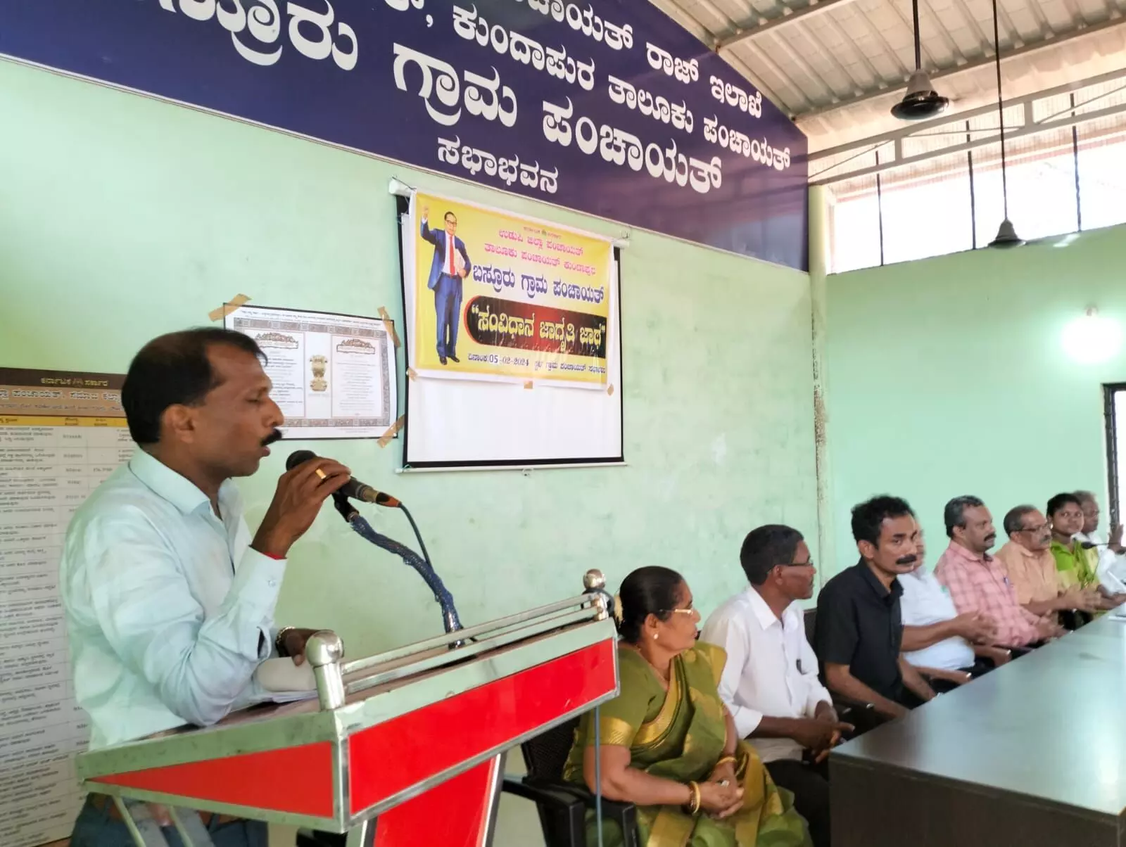 ಬಸ್ರೂರಿನಲ್ಲಿ ಸಂವಿಧಾನ ಜಾಗೃತಿ ಜಾಥಾ ಬಸ್ರೂರಿನಲ್ಲಿ ಸಂವಿಧಾನ ಜಾಗೃತಿ ಜಾಥಾ