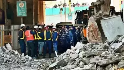 ದೆಹಲಿ: ಮೆಟ್ರೋ ರೈಲು ನಿಲ್ದಾಣದ  ಆವರಣ ಗೋಡೆ ಕುಸಿದು ಒಬ್ಬ ಮೃತ್ಯು