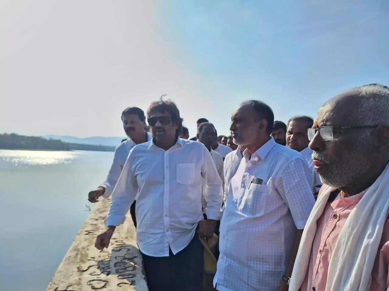 ಬಾರೇಹಳ್ಳ ಸೇತುವೆ ನಿರ್ಮಾಣ ಕಾಮಗಾರಿ ಪರಿಶೀಲಿಸಿದ ಸಚಿವ ಮಧುಬಂಗಾರಪ್ಪ ಬಾರೇಹಳ್ಳ ಸೇತುವೆ ನಿರ್ಮಾಣ ಕಾಮಗಾರಿ ಪರಿಶೀಲಿಸಿದ ಸಚಿವ ಮಧುಬಂಗಾರಪ್ಪ