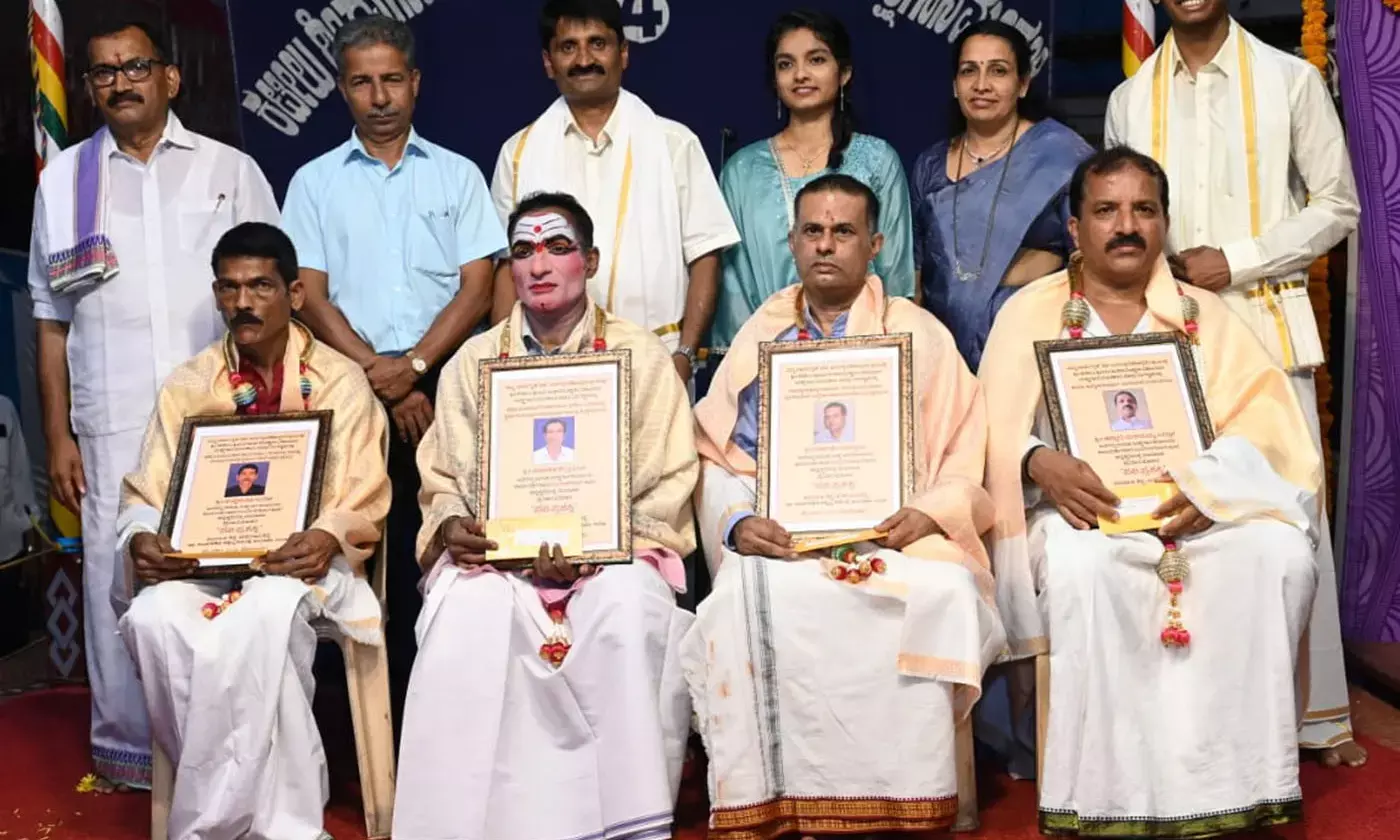 ಯಕ್ಷಗಾನ ಜನರನ್ನು ಒಗ್ಗೂಡಿಸುತ್ತದೆ: ಮುರಲಿ ಕಡೆಕಾರ್