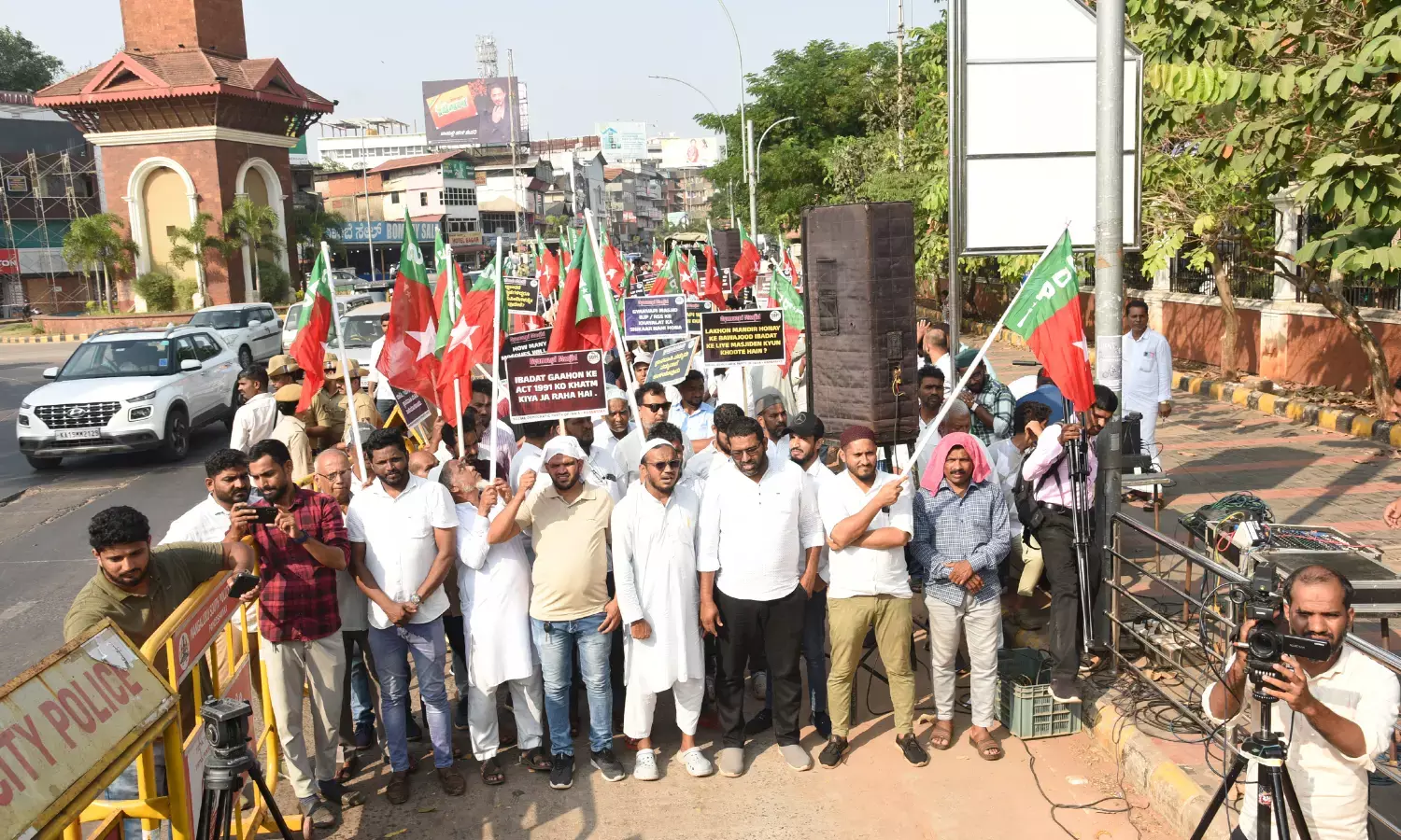 ಪೂಜಾ ಸ್ಥಳಗಳ ಕಾಯ್ದೆಯನ್ನು ಜಾರಿಗೊಳಿಸುವಂತೆ ಆಗ್ರಹಿಸಿ ಪ್ರತಿಭಟನೆ