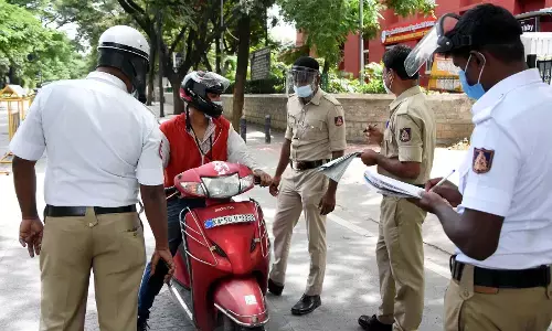 ಸಂಚಾರ ನಿಯಮ ಉಲ್ಲಂಘನೆ: 50 ಸಾವಿರ ರೂ.ಗೂ ಅಧಿಕ ದಂಡ ಹೊಂದಿರುವವರ ಮನೆ ಬಾಗಿಲಿಗೆ ಪೊಲೀಸರು!