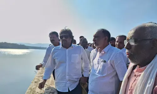 ಬಾರೇಹಳ್ಳ ಸೇತುವೆ ನಿರ್ಮಾಣ ಕಾಮಗಾರಿ ಪರಿಶೀಲಿಸಿದ ಸಚಿವ ಮಧುಬಂಗಾರಪ್ಪ