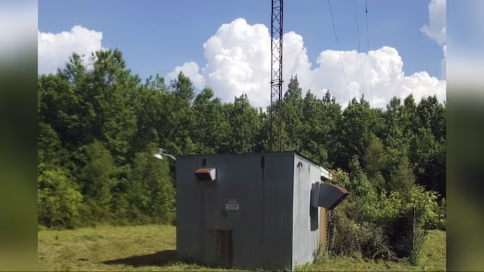 ಇಲ್ಲಿಗೆ ವಾರ್ತಾ ಪ್ರಸಾರ ಮುಗಿಯಿತು | 200 ಅಡಿ ಎತ್ತರದ ರೇಡಿಯೊ ಗೋಪುರವನ್ನು ಕದ್ದೊಯ್ದ ಕಳ್ಳರು ಇಲ್ಲಿಗೆ ವಾರ್ತಾ ಪ್ರಸಾರ ಮುಗಿಯಿತು | 200 ಅಡಿ ಎತ್ತರದ ರೇಡಿಯೊ ಗೋಪುರವನ್ನು ಕದ್ದೊಯ್ದ ಕಳ್ಳರು