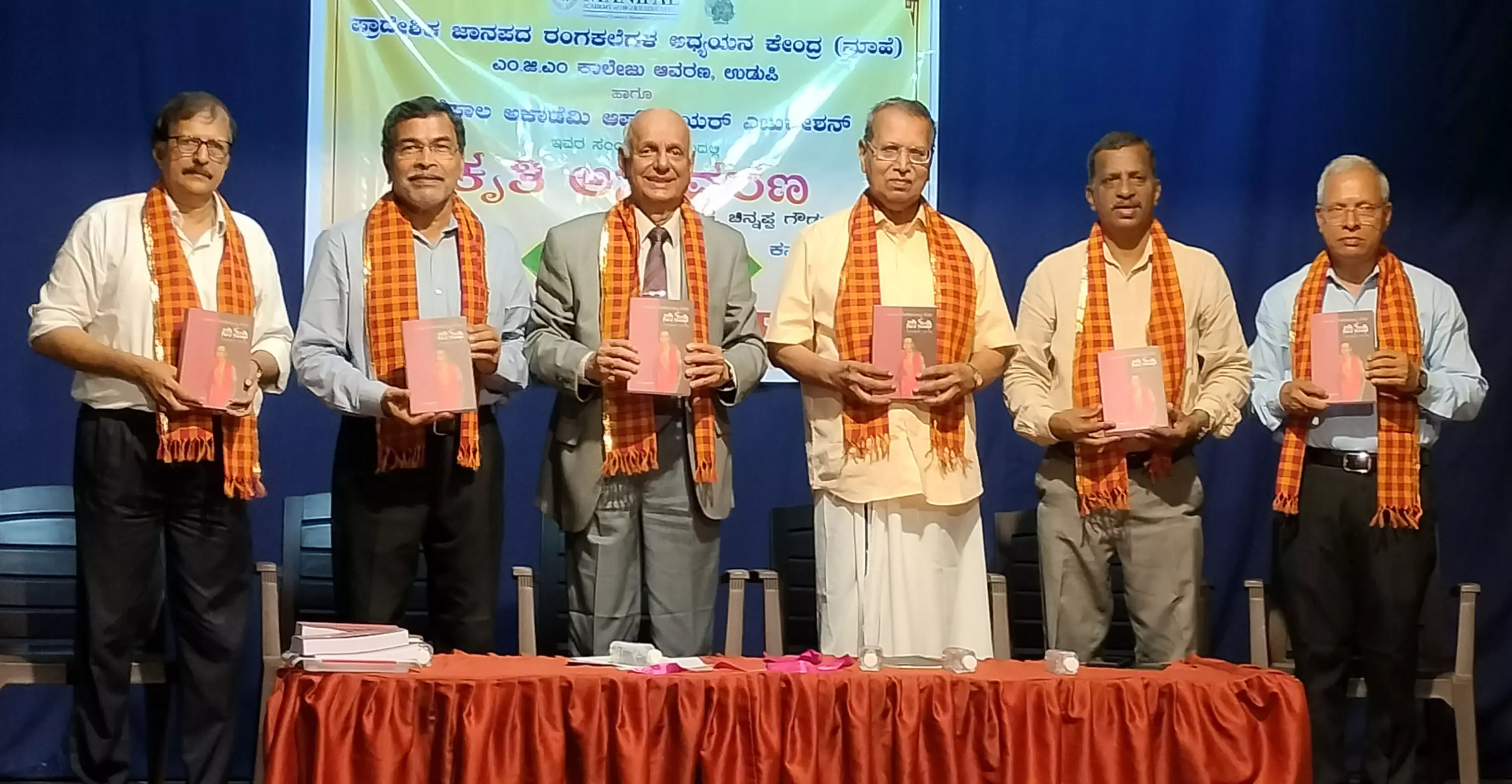 ಕರ್ನಾಟಕ ಜನಪದ ಮಹಾಕಾವ್ಯಗಳ ಗಣಿ: ಡಾ.ವಿವೇಕ ರೈ ಕರ್ನಾಟಕ ಜನಪದ ಮಹಾಕಾವ್ಯಗಳ ಗಣಿ: ಡಾ.ವಿವೇಕ ರೈ