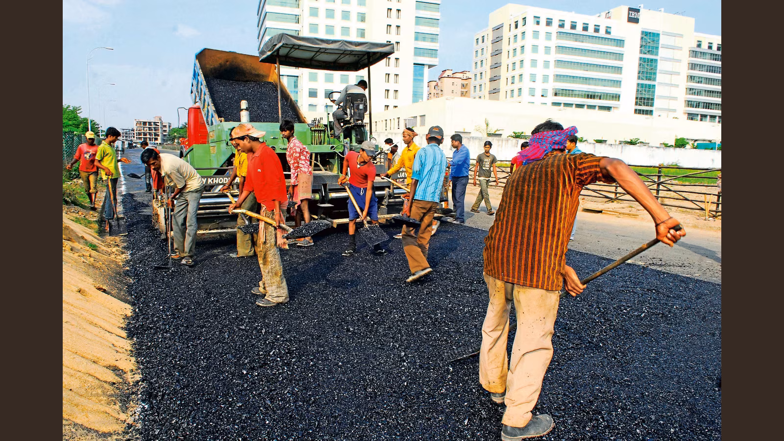 ರಸ್ತೆ ನಿರ್ಮಾಣ ನಿಧಾನ: ಕೇವಲ ಶೇ.45ರಷ್ಟು ಕಾಮಗಾರಿ ಪೂರ್ಣ