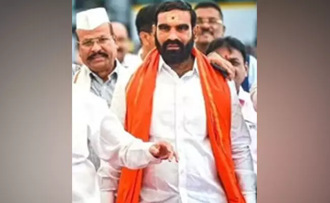 ನಿಮ್ಮ ತಂದೆ-ತಾಯಿ ನನಗೆ ಮತ ಹಾಕದಿದ್ದರೆ ಊಟ ಮಾಡಬೇಡಿ: ಮಕ್ಕಳಿಗೆ ಹೇಳಿದ ಶಿವಸೇನೆ ಶಾಸಕ! ನಿಮ್ಮ ತಂದೆ-ತಾಯಿ ನನಗೆ ಮತ ಹಾಕದಿದ್ದರೆ ಊಟ ಮಾಡಬೇಡಿ: ಮಕ್ಕಳಿಗೆ ಹೇಳಿದ ಶಿವಸೇನೆ ಶಾಸಕ!