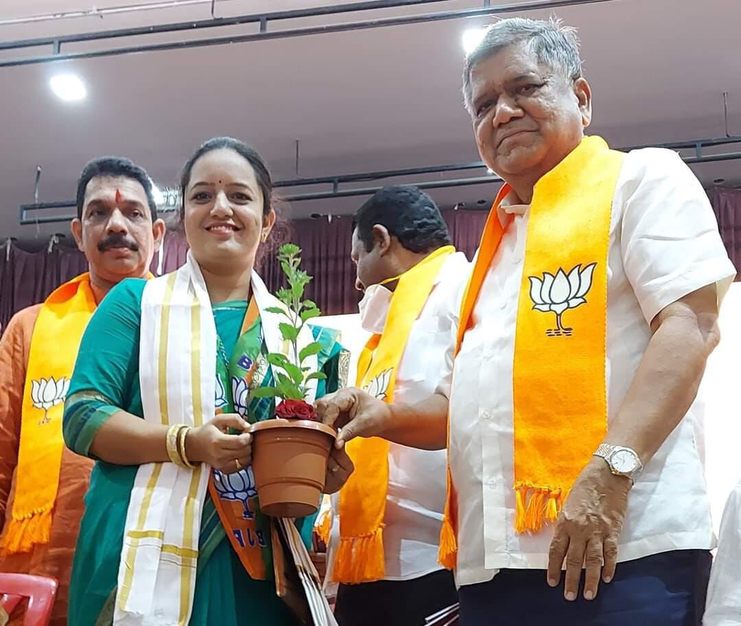 ಚುನಾವಣೆ ವೇಳೆ ಪಕ್ಷದ ವಿಪ್ ಉಲ್ಲಂಘನೆ: ಹು-ಧಾ ಪಾಲಿಕೆಯ  ಬಿಜೆಪಿ ಸದಸ್ಯೆಯ ಸದಸ್ಯತ್ವ ರದ್ದು