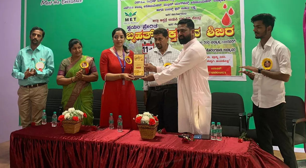 ಉದ್ಯಾವರ ಎಂಇಟಿ ಶಾಲೆಯಲ್ಲಿ ಬೃಹತ್ ರಕ್ತದಾನ ಶಿಬಿರ ಉದ್ಯಾವರ ಎಂಇಟಿ ಶಾಲೆಯಲ್ಲಿ ಬೃಹತ್ ರಕ್ತದಾನ ಶಿಬಿರ