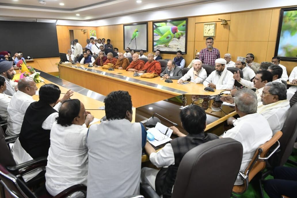 ಅಲ್ಪಸಂಖ್ಯಾತ ಸಮುದಾಯದ ಮುಖಂಡರ ಜೊತೆ ಮುಖ್ಯಮಂತ್ರಿ ಸಿದ್ದರಾಮಯ್ಯ ಸಭೆ