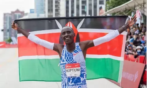 ಮ್ಯಾರಥಾನ್ ನಲ್ಲಿ ವಿಶ್ವದಾಖಲೆ ನಿರ್ಮಿಸಿರುವ ಕೆನ್ಯಾದ ಕೆಲ್ವಿನ್‌ ಕಿಪ್ಟಮ್ ರಸ್ತೆ ಅಪಘಾತದಲ್ಲಿ ಮೃತ್ಯು