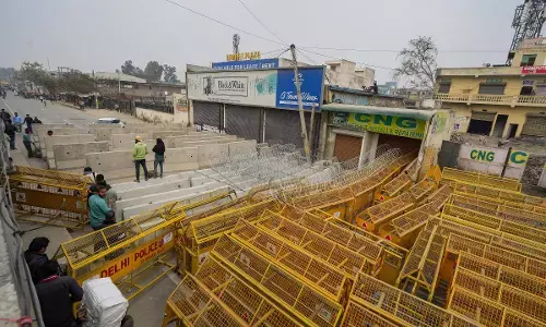 ರೈತರ ಪ್ರತಿಭಟನಾ ಮೆರವಣಿಗೆ: ಗಡಿಗಳ ಬಂದ್ ಹಾಗೂ ಅಂತರ್ಜಾಲ ಸೇವೆ ಅಮಾನತು ಪ್ರಶ್ನಿಸಿ ನ್ಯಾಯಾಲಯಕ್ಕೆ ಅರ್ಜಿ