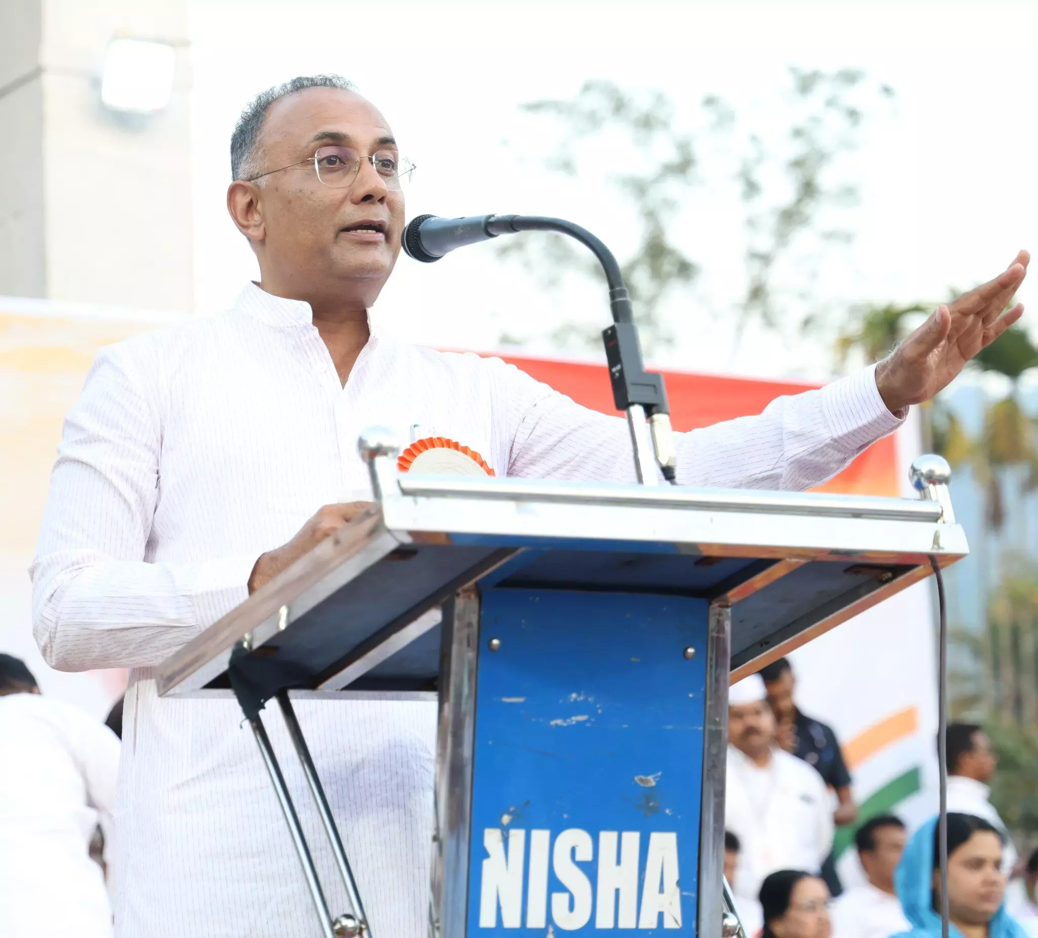 ಕೇಂದ್ರ ಸರಕಾರದಿಂದ ಕನ್ನಡಿಗರಿಗೆ ಆಗಿರುವ ದ್ರೋಹವನ್ನು ದಾಖಲೆ ಸಮೇತ ತೋರಿಸುವ ತಾಕತ್ತು ನಮಗಿದೆ: ದಿನೇಶ್ ಗುಂಡೂರಾವ್ ಕೇಂದ್ರ ಸರಕಾರದಿಂದ ಕನ್ನಡಿಗರಿಗೆ ಆಗಿರುವ ದ್ರೋಹವನ್ನು ದಾಖಲೆ ಸಮೇತ ತೋರಿಸುವ ತಾಕತ್ತು ನಮಗಿದೆ: ದಿನೇಶ್ ಗುಂಡೂರಾವ್