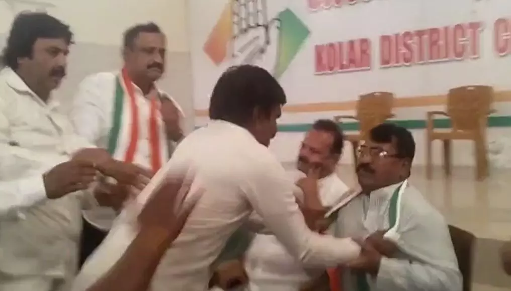 ಕೋಲಾರ ಜಿಲ್ಲಾ ಕಾಂಗ್ರೆಸ್ ಕಚೇರಿಯಲ್ಲಿ ಮಾರಾಮಾರಿ