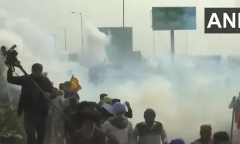 ರೈತರ ದಿಲ್ಲಿ ಚಲೋ ಪ್ರತಿಭಟನೆ: ಹರ್ಯಾಣಾದ ಶಂಭು ಗಡಿಯಲ್ಲಿ ರೈತರ ಮೇಲೆ ಅಶ್ರುವಾಯು ಪ್ರಯೋಗ