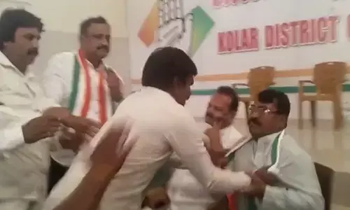 ಕೋಲಾರ ಜಿಲ್ಲಾ ಕಾಂಗ್ರೆಸ್ ಕಚೇರಿಯಲ್ಲಿ ಮಾರಾಮಾರಿ