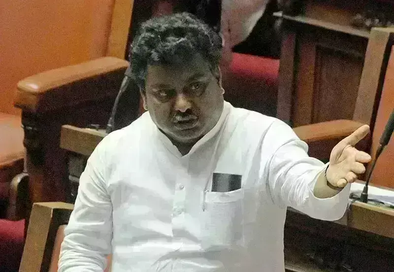 ಉದ್ಯಮಗಳಲ್ಲಿ ಸ್ಥಳೀಯರಿಗೆ ಉದ್ಯೋಗ ನಿರಾಕರಿಸಿದರೆ ಕ್ರಮ: ಸಚಿವ ಎಂ.ಬಿ.ಪಾಟೀಲ್