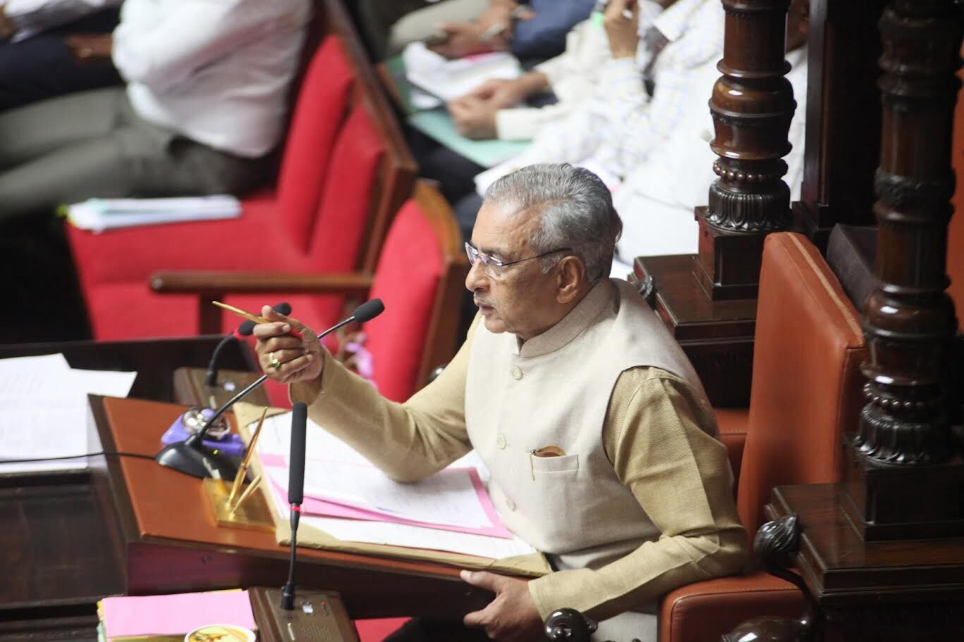 ಲಿಮ್ಕಾ ಬುಕ್ ರೆಕಾರ್ಡ್‍ಗೆ ಬಸವರಾಜ ಹೊರಟ್ಟಿ ಭಾಜನ: ಅಭಿನಂದನೆ