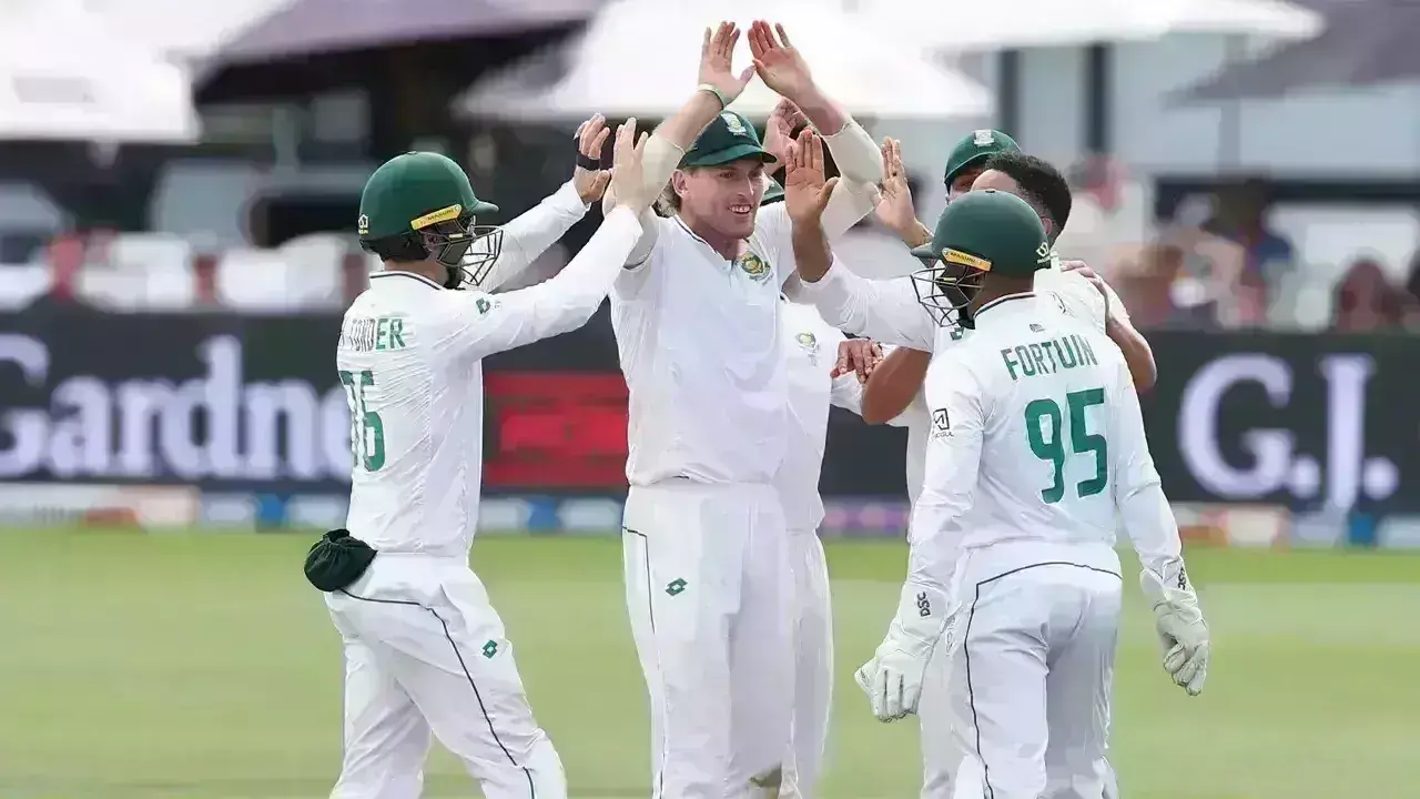 ದ್ವಿತೀಯ ಟೆಸ್ಟ್: ನ್ಯೂಝಿಲ್ಯಾಂಡ್ 211 ರನ್‌ ಗೆ ಆಲೌಟ್