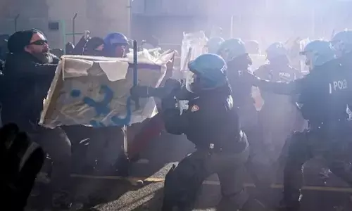 ಇಟಲಿಯಲ್ಲಿ ಟಿವಿ ವಾಹಿನಿಯ ವಿರುದ್ಧ ಪ್ರತಿಭಟನೆ; 10 ಮಂದಿಗೆ ಗಾಯ