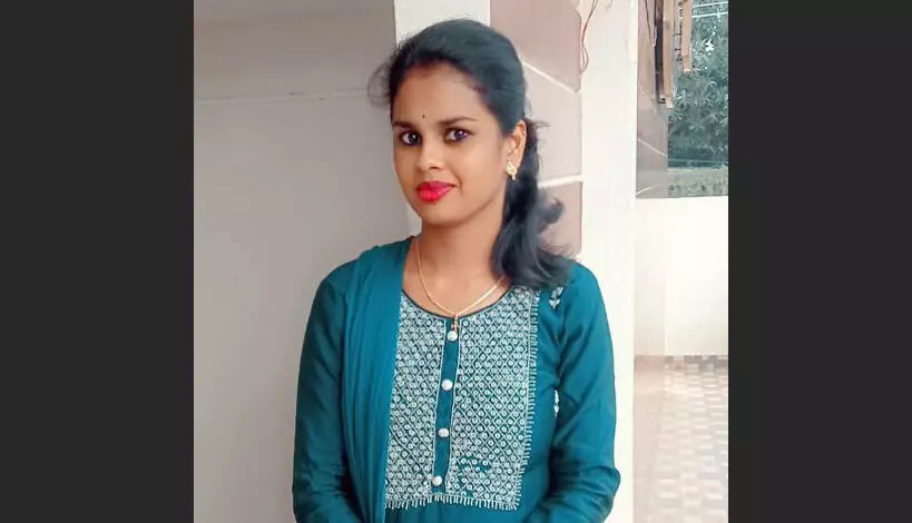 ಕೋಲಾರ: ಪತಿಯಿಂದ ಪತ್ನಿಯ ಬರ್ಬರ ಕೊಲೆ ಕೋಲಾರ: ಪತಿಯಿಂದ ಪತ್ನಿಯ ಬರ್ಬರ ಕೊಲೆ