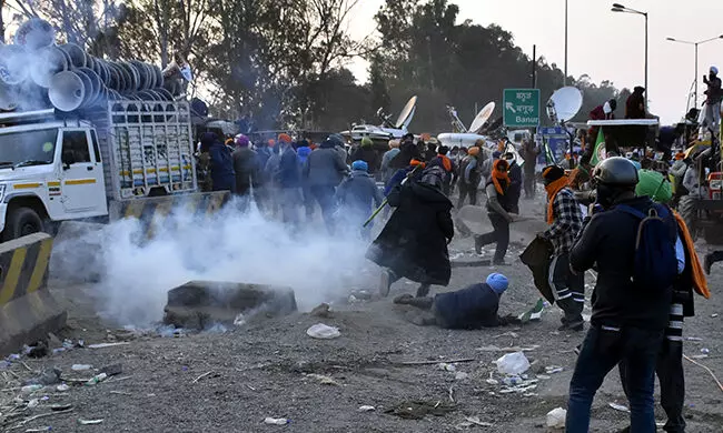 ಮೂರನೇ ದಿನಕ್ಕೆ ಕಾಲಿಟ್ಟ ರೈತರ ಪ್ರತಿಭಟನೆ: 30,000 ಅಶ್ರುವಾಯು ಶೆಲ್‌ಗೆ ದಿಲ್ಲಿ ಪೊಲೀಸರ ಬೇಡಿಕೆ