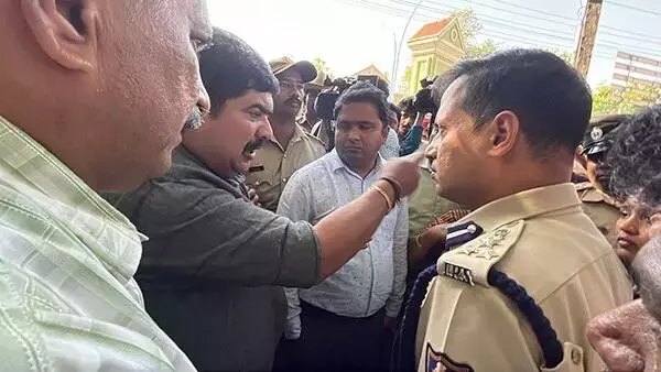 ಶಿಕ್ಷಕಿ ಧಾರ್ಮಿಕ ಭಾವನೆಗಳಿಗೆ ನೋವುಂಟು ಮಾಡಿಲ್ಲ, ಅವರ ಅಮಾನತಿಗೆ ಶಾಸಕ ವೇದವ್ಯಾಸ್‌ ಕಾಮತ್‌ ಬಲವಂತಪಡಿಸಿದರು: ಜೆರೋಸಾ ಶಾಲೆ ಮುಖ್ಯೋಪಾಧ್ಯಾಯಿನಿ