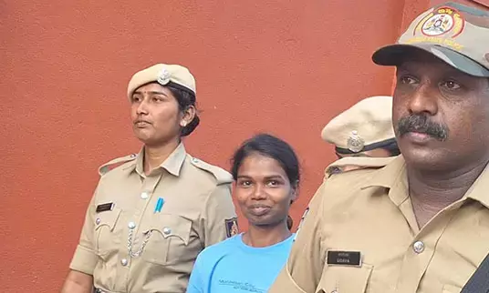 ಕಾರ್ಕಳ: ಶಂಕಿತ ನಕ್ಸಲ್ ಕಾರ್ಯಕರ್ತೆ ಶ್ರೀಮತಿಯನ್ನು ನ್ಯಾಯಾಲಯಕ್ಕೆ ಹಾಜರುಪಡಿಸಿದ ಪೊಲೀಸರು