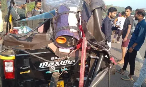 ಆಟೋ ರಿಕ್ಷಾ - ಟಾಟಾ ಎಸ್ ಮಿನಿ ಟ್ರಕ್ ನಡುವೆ ಅಪಘಾತ; ಇಬ್ಬರಿಗೆ ಗಂಭೀರ ಗಾಯ