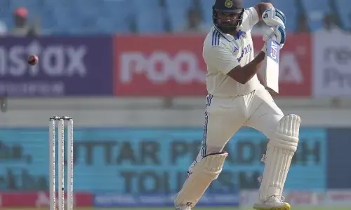 11ನೇ ಶತಕ ಸಿಡಿಸಿದ ಮುಂಬೈ ಬ್ಯಾಟರ್; ಸಿಕ್ಸರ್ ಪಟ್ಟಿಯಲ್ಲಿ ಧೋನಿ ಹಿಂದಿಕ್ಕಿದ ಭಾರತದ ನಾಯಕ ರೋಹಿತ್