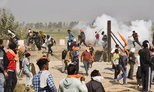 ಶಂಭು ಗಡಿಯಲ್ಲಿ ರೈತರ ಮೇಲೆ ಅಶ್ರುವಾಯು ಪ್ರಯೋಗ