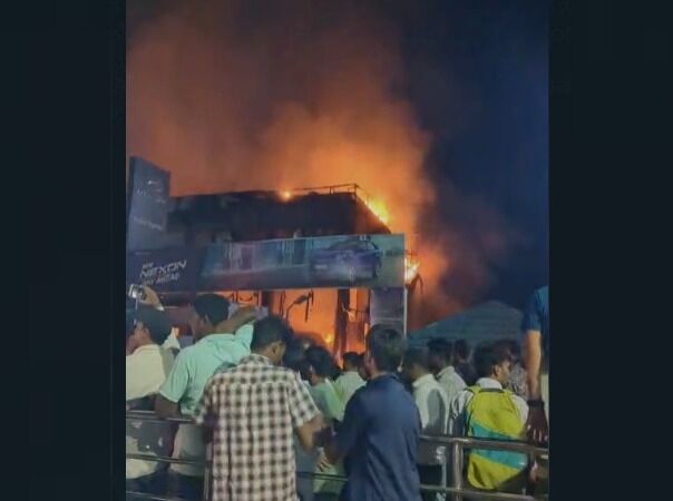 ಶಿವಮೊಗ್ಗ |  ಹುಂಡೈ ಕಾರು ಶೋ ರೂಂಗೆ ಬೆಂಕಿ